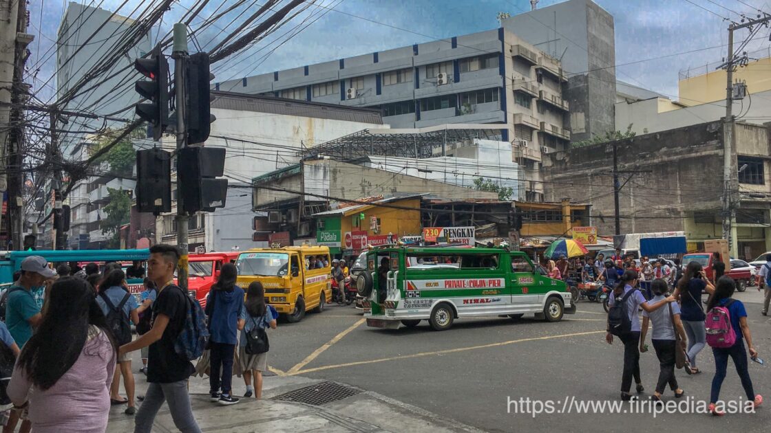 フィリピンで道路を横断